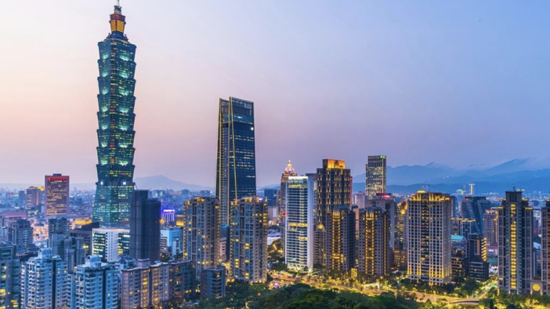 Busy Taipei 101 Pokémon Go Hub