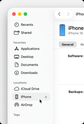 iTunes veya Finder'ı açın ve iPhone'u seçin