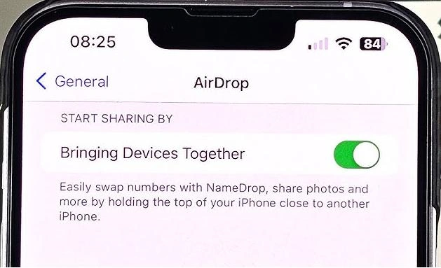 AirDrop將裝置彼此靠近