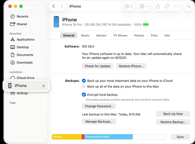 استعادة iPhone يمسح ويعيد تثبيت iOS