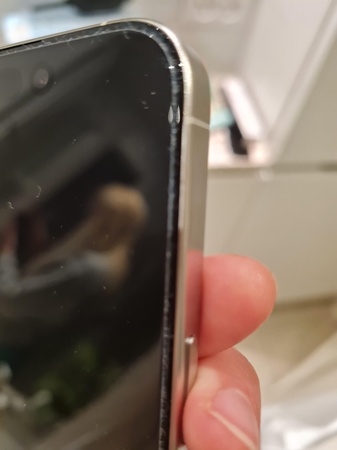 dust under screen protector causes bubbles