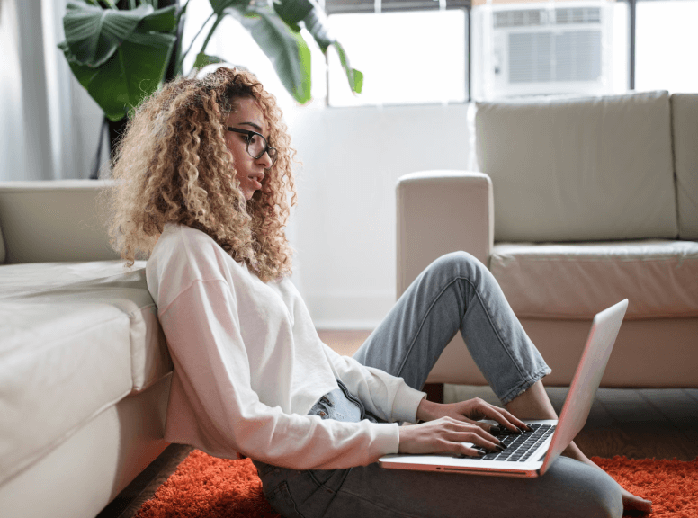 a lady edit pdf file on her computer