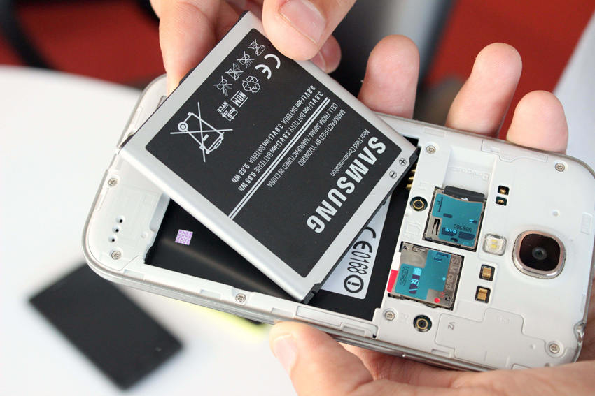 pulling out the battery will fix many minor android problems