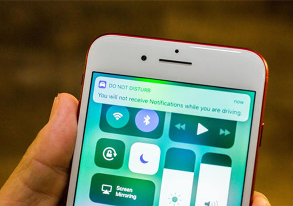 iOS 11 creaking earphone
