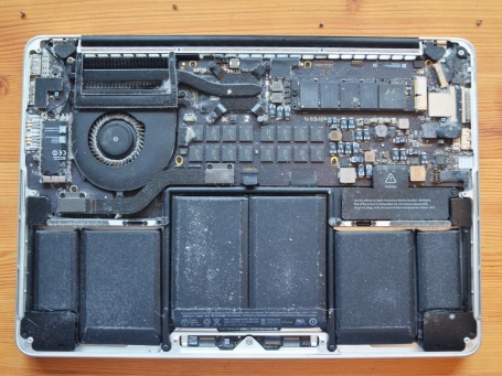 Nettoyer la poussière dans son MacBook Pro 
