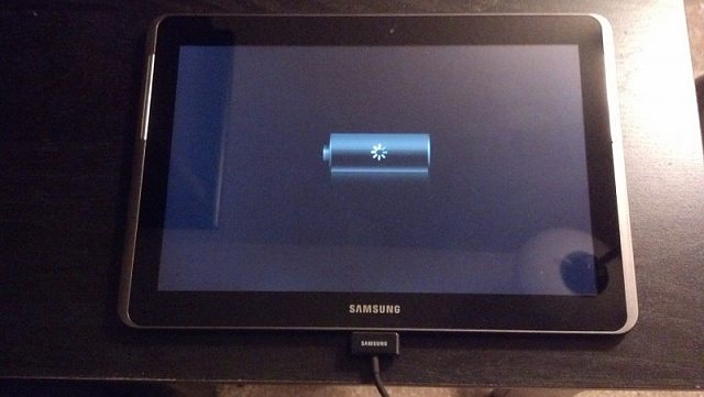 samsung tablet screen flashing while charging